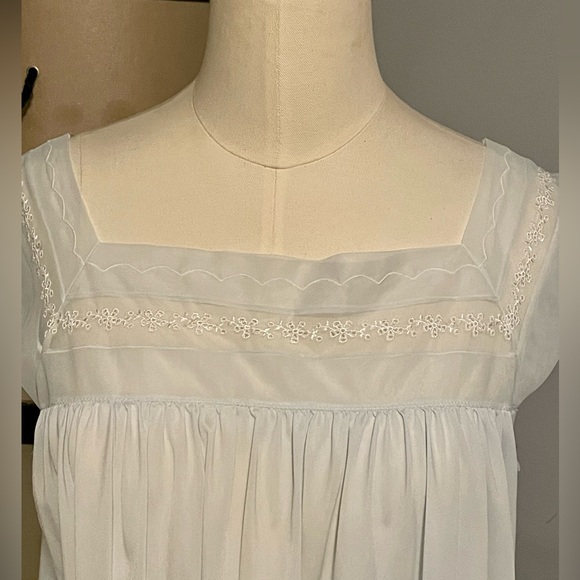 Vintage Munsingwear Nightgown - Picture 2 of 5
